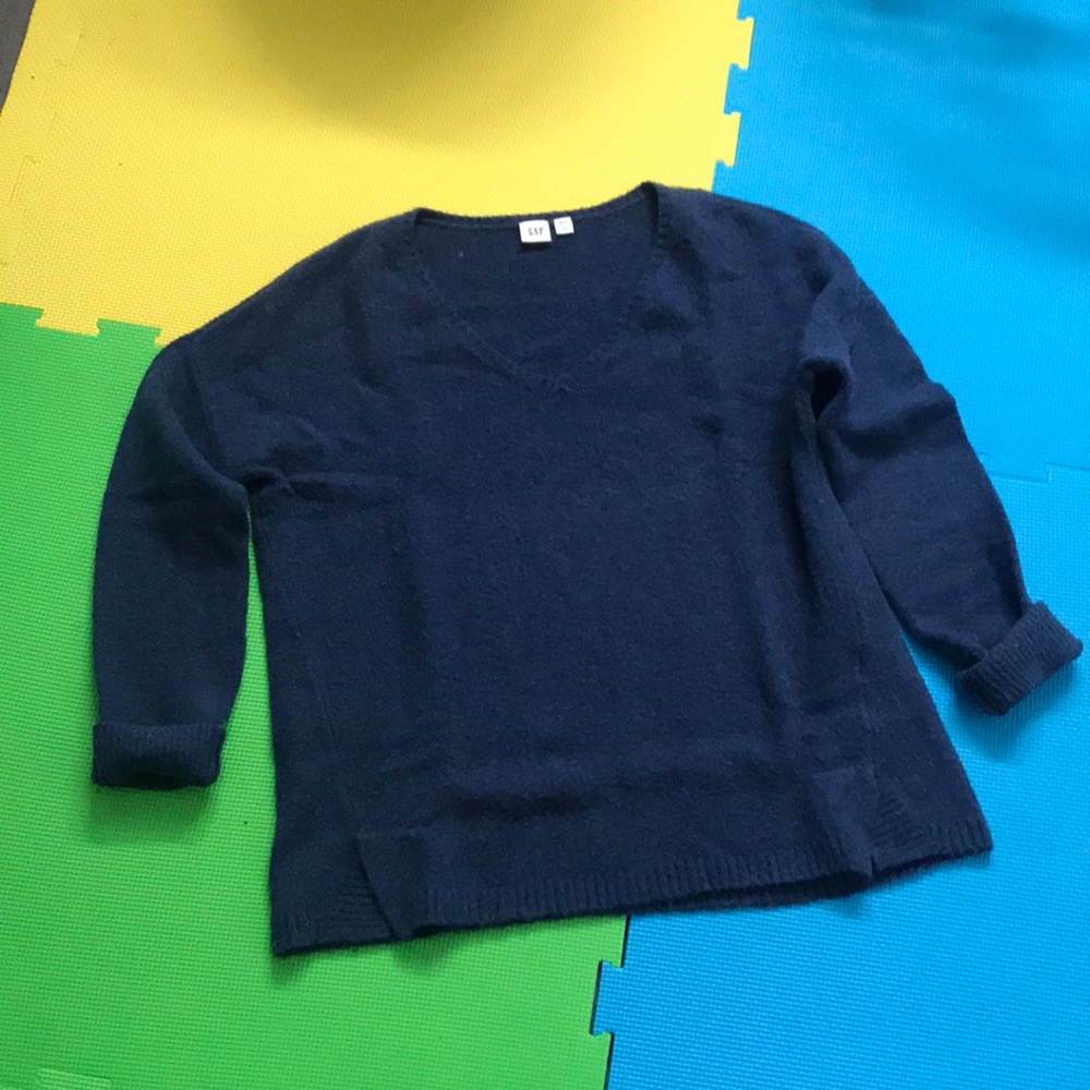 Gap sweater